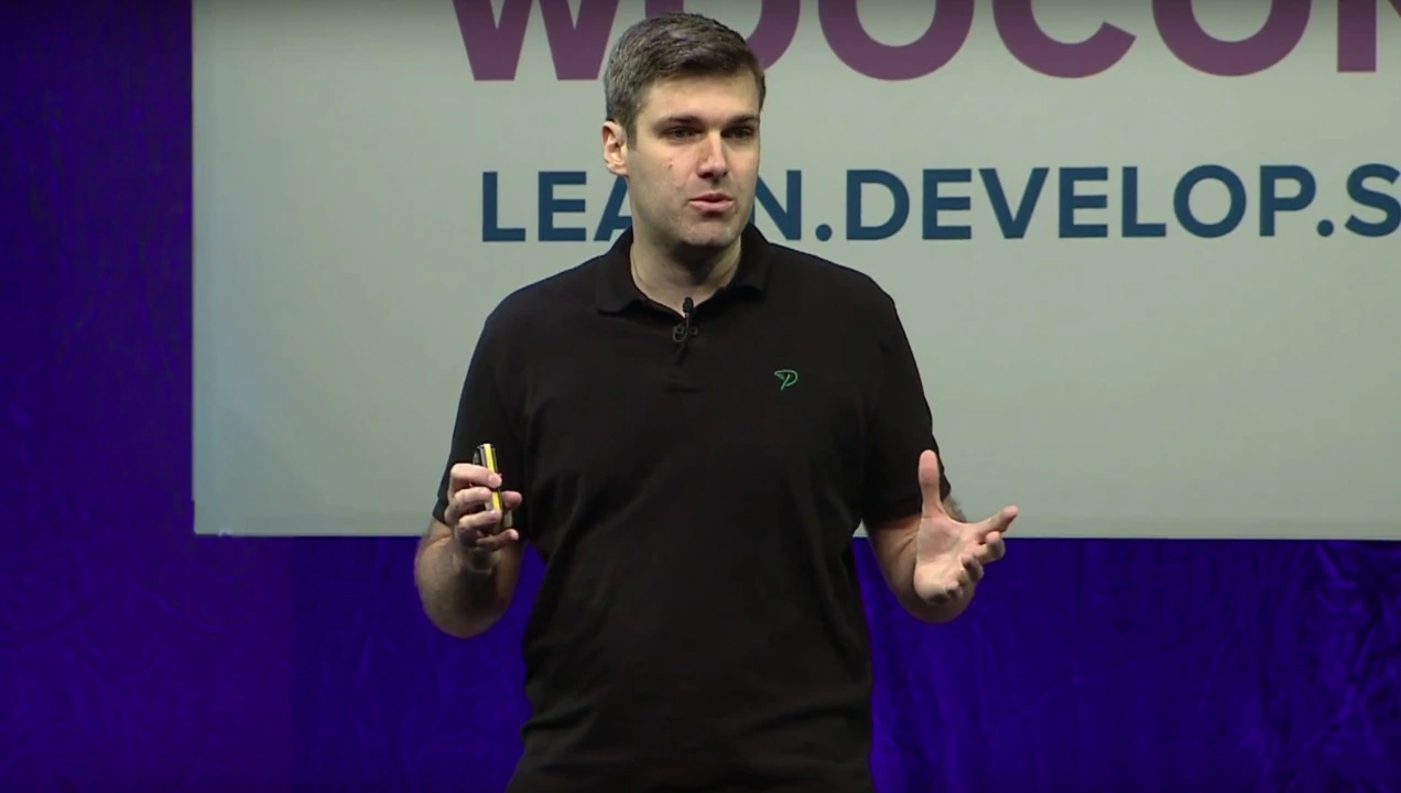 Brent Shepherd sur scène à WooConf 2016.