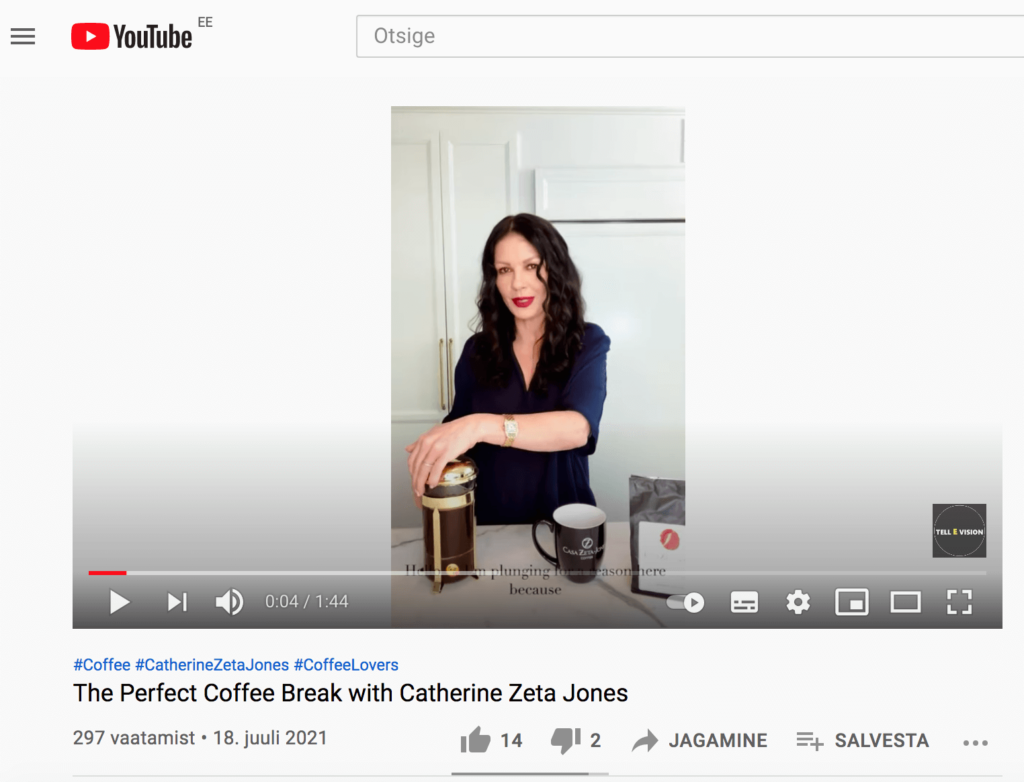 Catherine Zeta Jones aparece en un fotograma de un vídeo de YouTube.