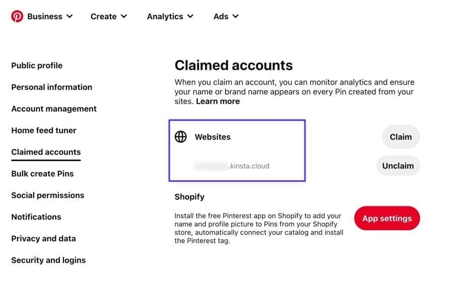 Подтвержденный сайт указан в разделе «Заявленные аккаунты» в Pinterest.