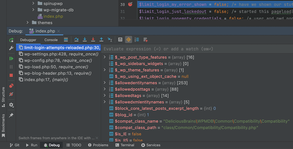 部分 PhpStorm 屏幕，显示打开的调试器面板。左侧显示了各种断点，包括文件名、行号和函数引用。右侧显示了整个代码中变量的值以及值类型。