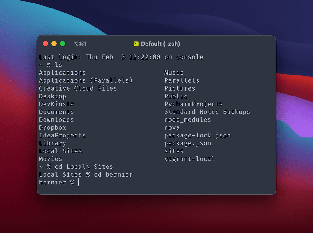Navegando a una carpeta local usando la Terminal y la línea de comando.