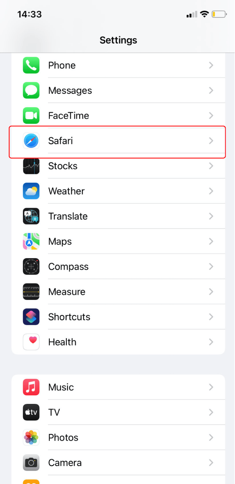 iPhone で Safari 設定を開く - ステップ 1 - 出典: iOS