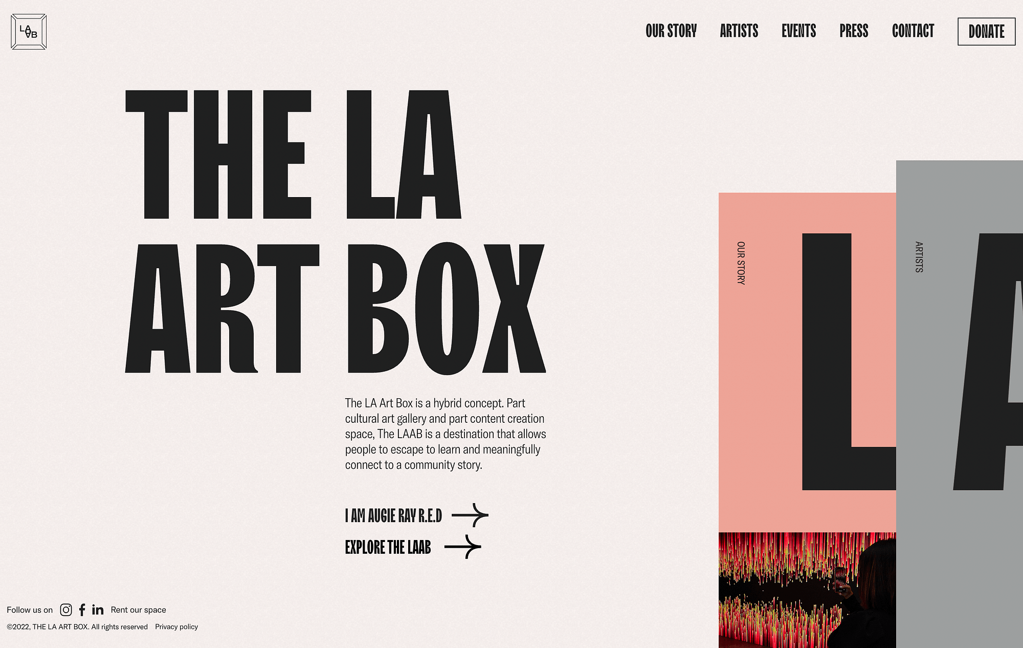 Le site Web LA Art Box est un exemple de site Web qui utilise le défilement horizontal, qui est l'une des tendances de conception Web à suivre cette année.