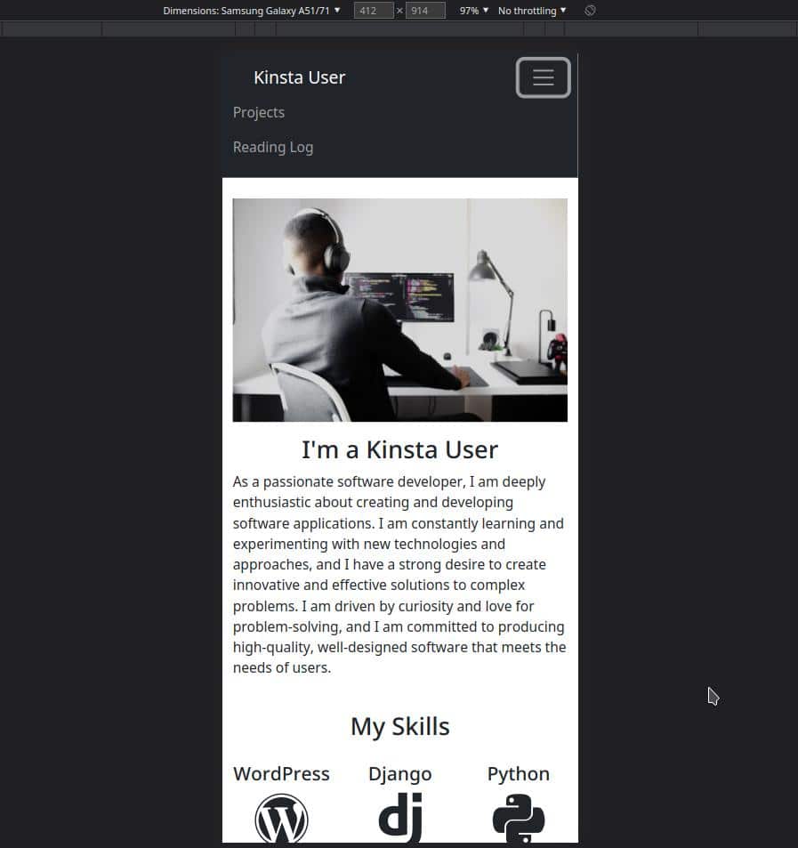 تعرض صفحة Bootstrap شريط التنقل مع العلامة التجارية "Kinsta User" ، وصورة لمطور برامج ووصف وقسم من المهارات بما في ذلك WordPress و Django و Python و GitHub.