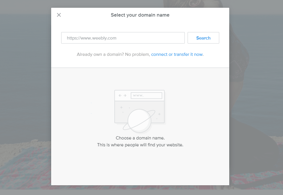 Herramienta de selección de dominios de Weebly, donde puedes conectar el tuyo o comprar uno nuevo.