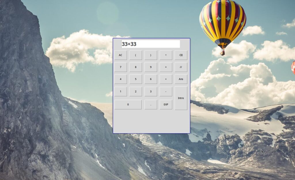Calcolatrice Tkinter, che esegue l'operazione "33 + 33".