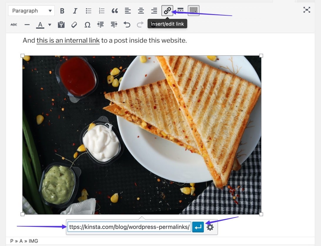 Editor de publicaciones de WordPress con una imagen, haciendo clic en el botón Insertar enlace de edición y