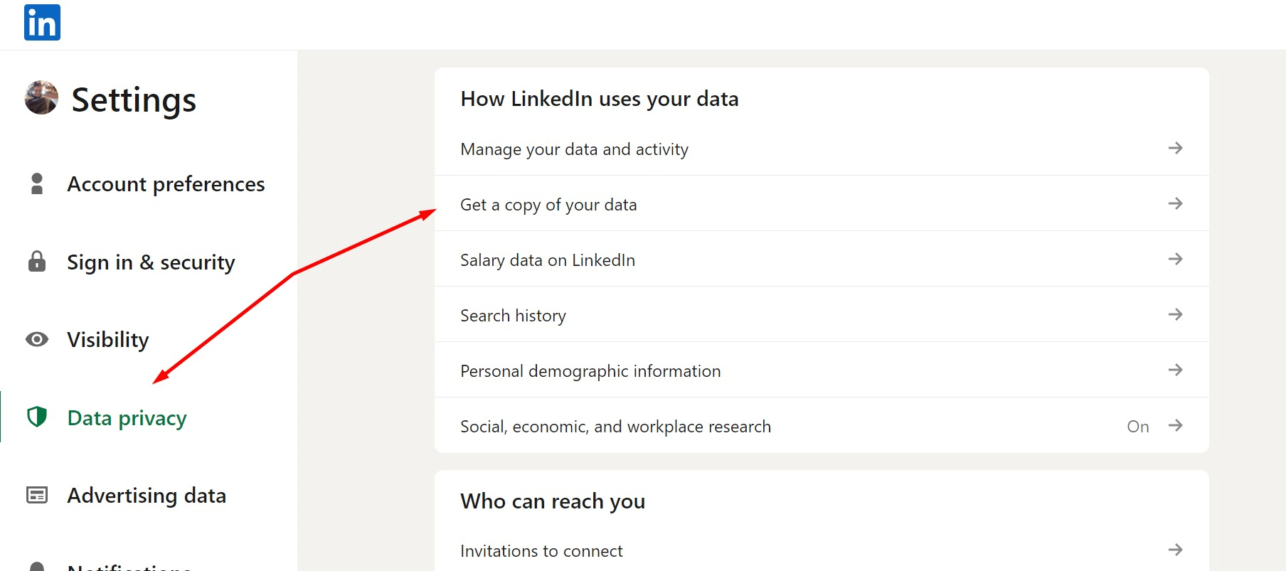 LinkedIn で自分のデータのコピーを取得して、誰かの電子メール アドレスを見つける方法。