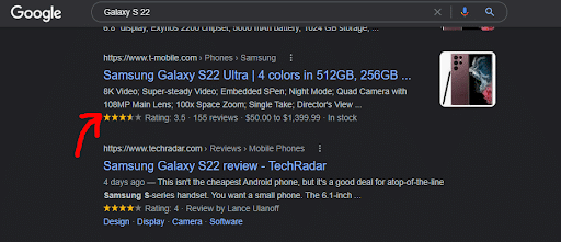 los resultados de búsqueda de "Samsung Galaxy S22 Ultra" utilizan fragmentos enriquecidos para mostrar una calificación de 3,5 estrellas, el precio del artículo y mostrar que tiene 155 reseñas