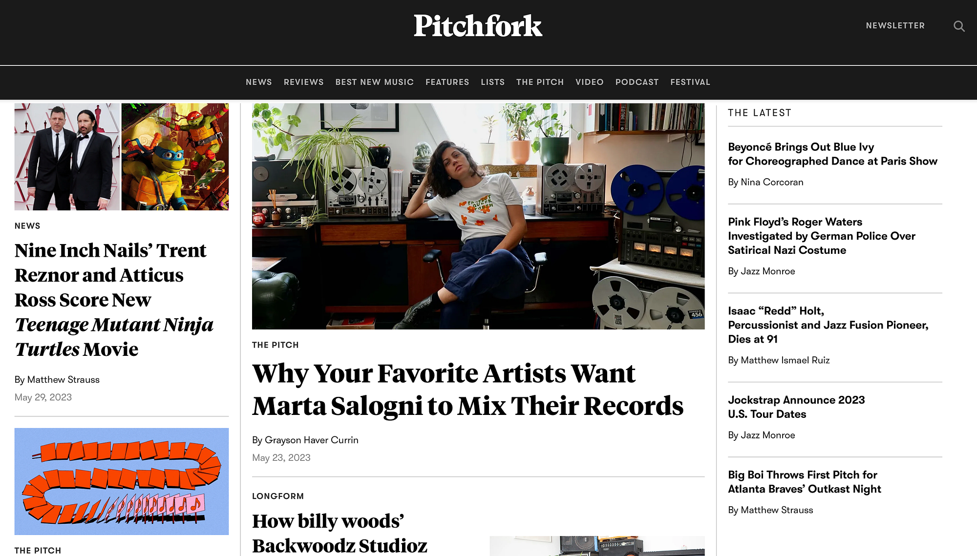 Pitchfork exemplu de web design anilor 90.