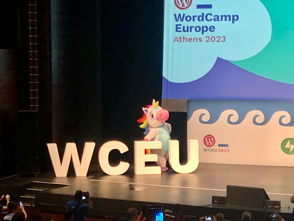 wordcamp europe 2023 unicórnio no palco