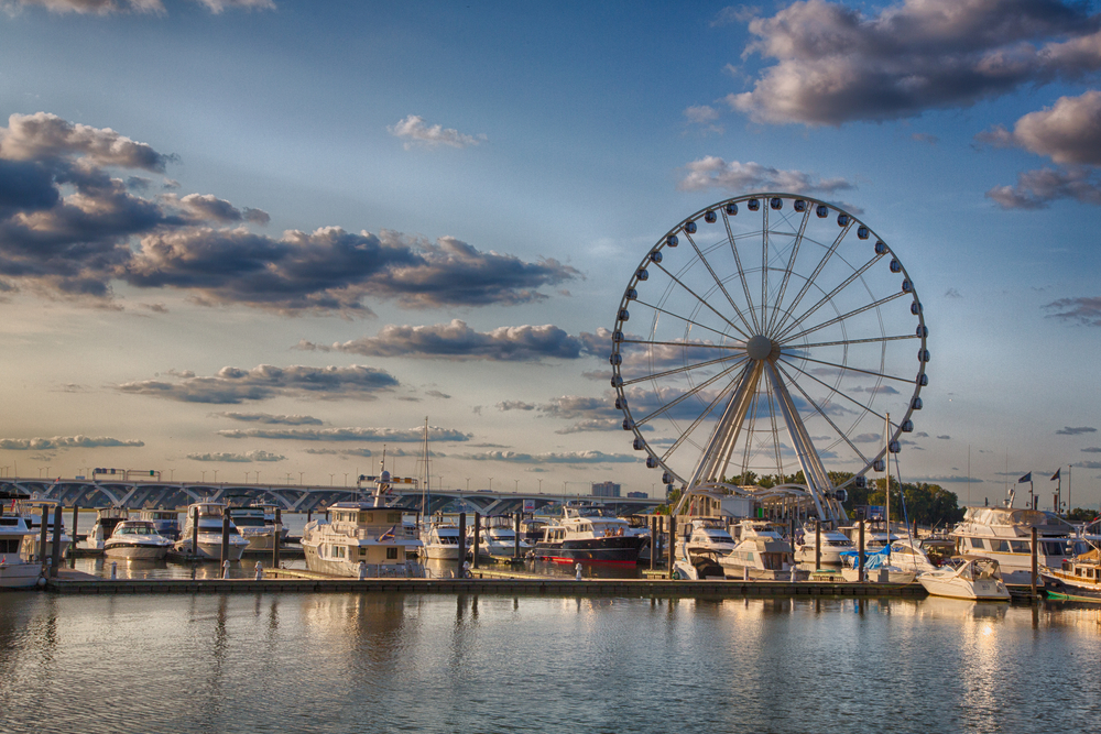 Capital Wheel znajduje się zaledwie kilka minut od tegorocznej imprezy WCUS i oferuje wspaniałe widoki na port