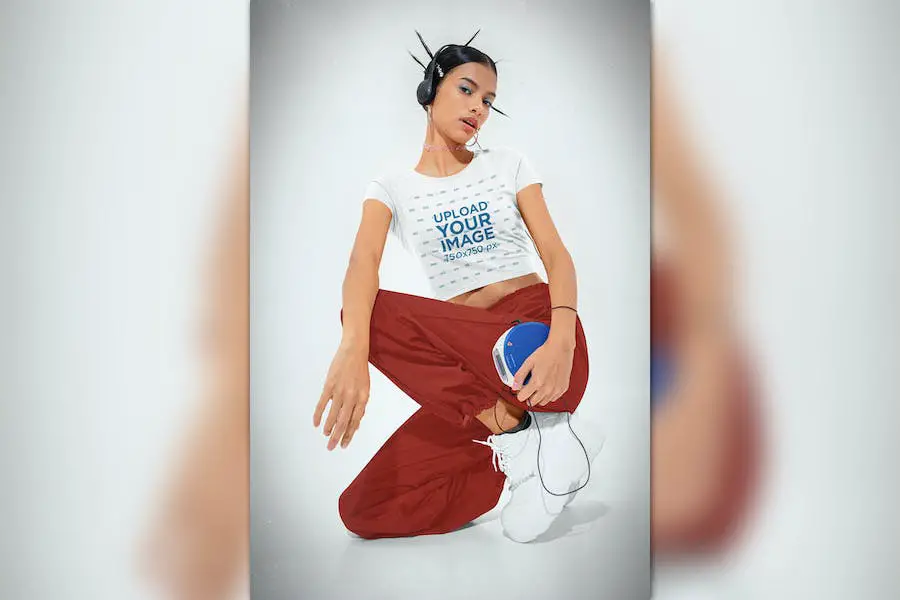 Mockup Crop Top ของ Bella Canvas นำเสนอผู้หญิง -