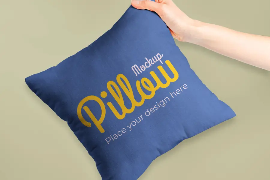 Mockup Bantal Memegang Tangan -