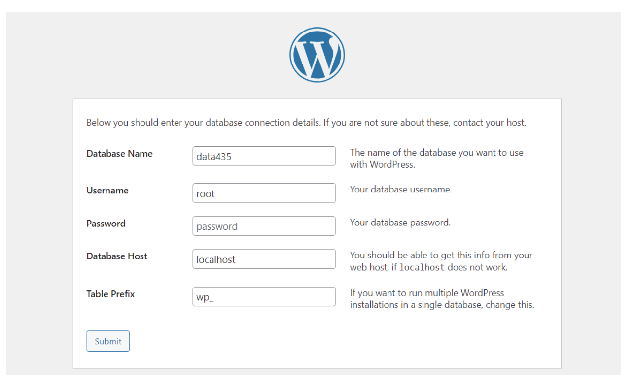 Geben Sie den Namen der Datenbank ein, die Sie im letzten Schritt erstellt haben. Geben Sie als Benutzernamen „root“ ein und lassen Sie das Passwortfeld leer. Belassen Sie das Feld „Datenbankhost“ auf „localhost“ und das Tabellenpräfix auf „wp_“.