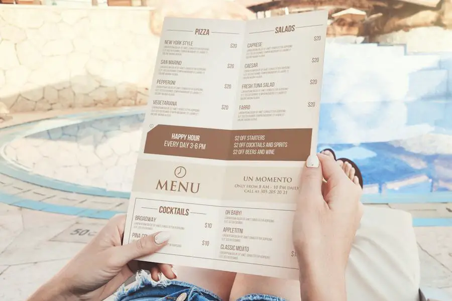 Menu ripiegabile in mano Mockup -