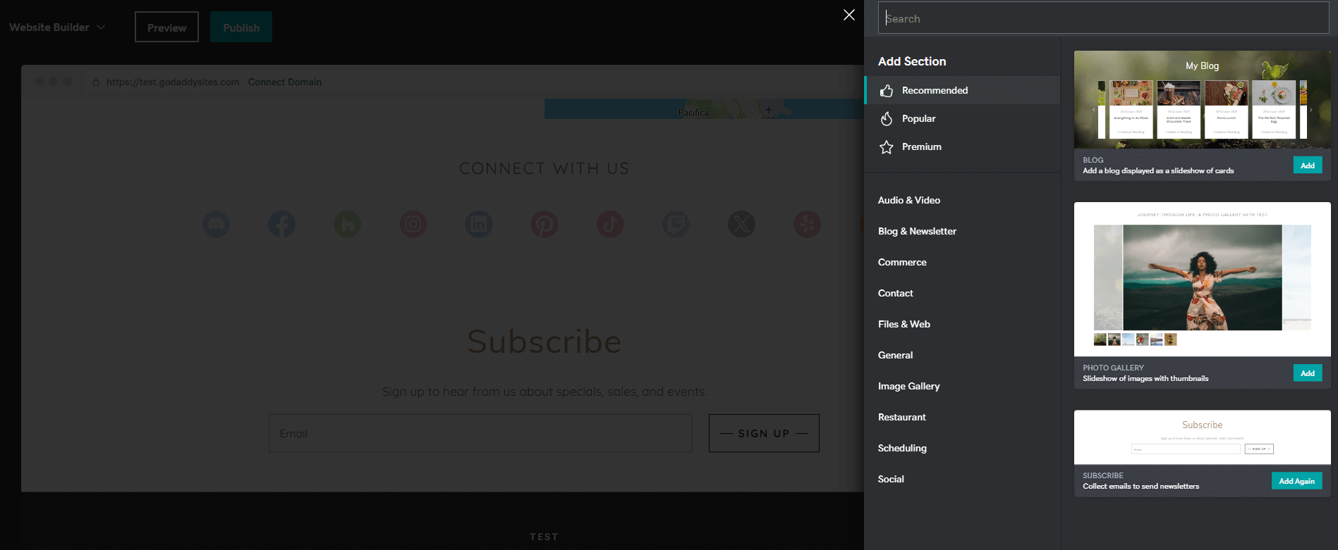 GoDaddy 웹사이트 빌더의 "섹션 추가" 메뉴.