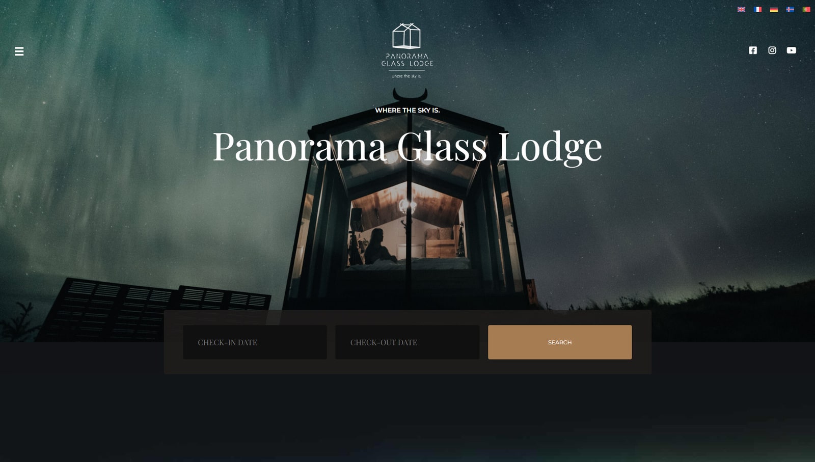 Konuk yorumları ve SSS bölümlerini içeren bir otel web sitesi tasarım örneği olan Panorama Glass Lodge'un fotoğrafı.