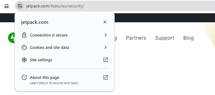 Jetpack.com/features/security에 있는 웹페이지에는 연결이 안전하다는 것을 보여주는 웹 브라우저의 보안 옵션 보기가 있습니다.